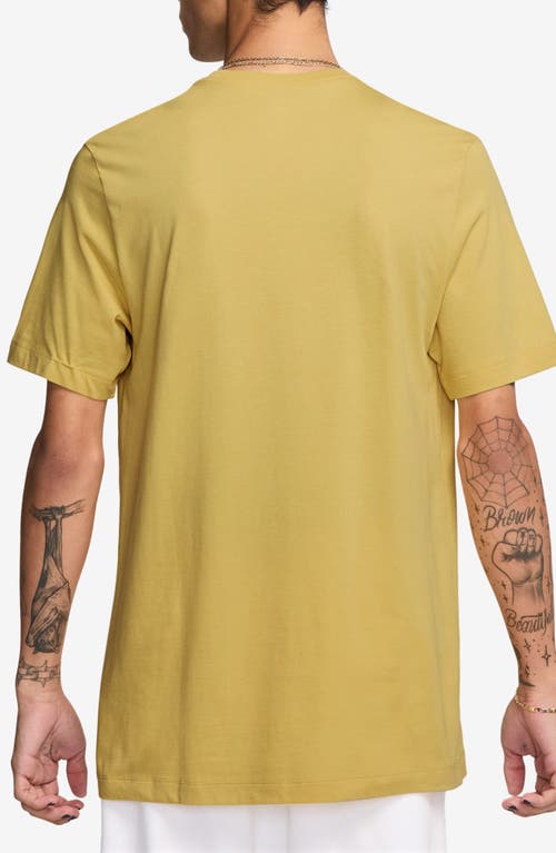 Nike Sportswear Club Crew Neck T-shirt In Green