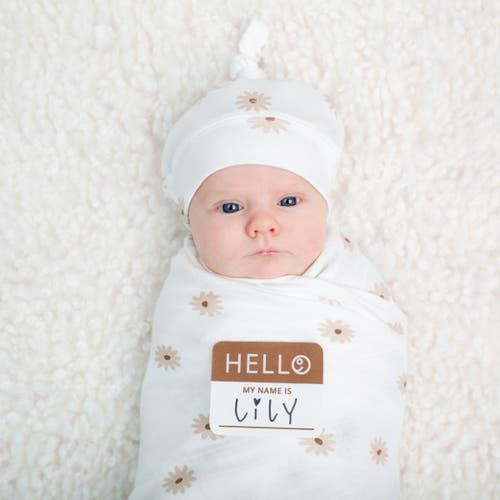 Lulujo Hello World Hat & Swaddle Set In Daisies