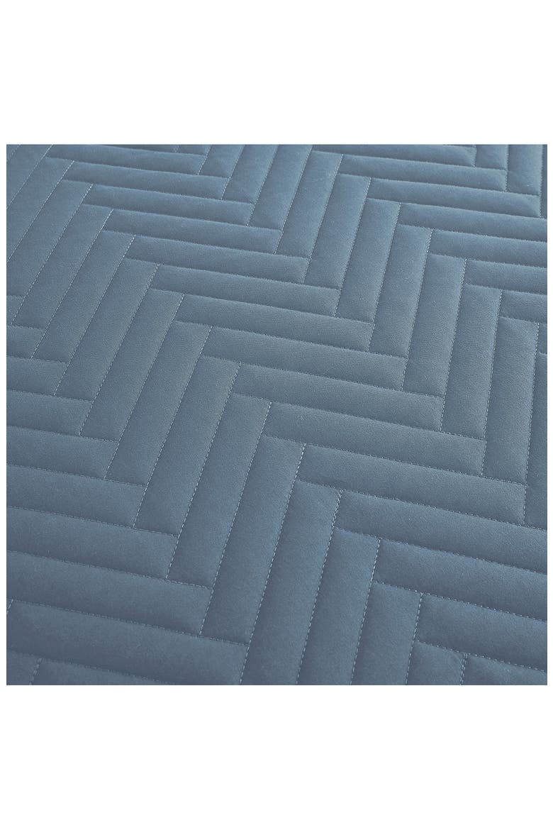 Chevron Quilt Set, Alternate, color, BLUE