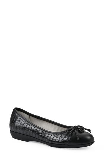 Cliffs By White Mountain White Mountain Charmed Flat In Black Smooth