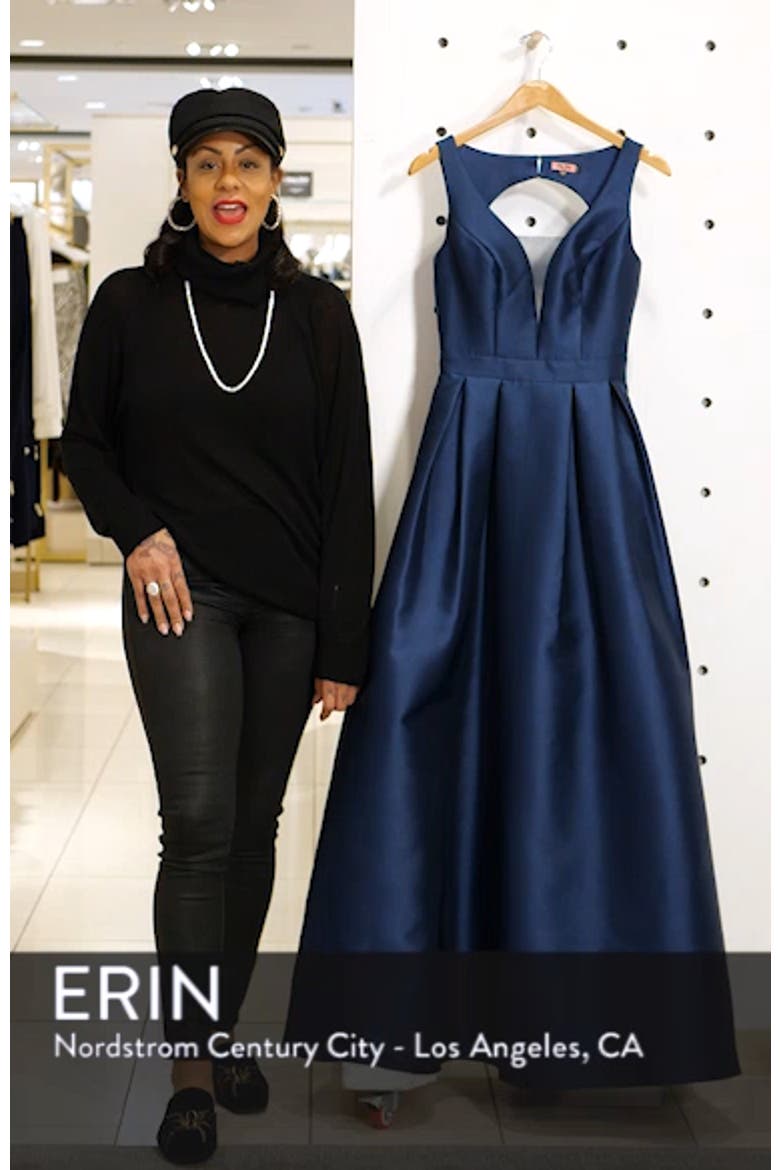 Perla Back Cutout Evening Dress video