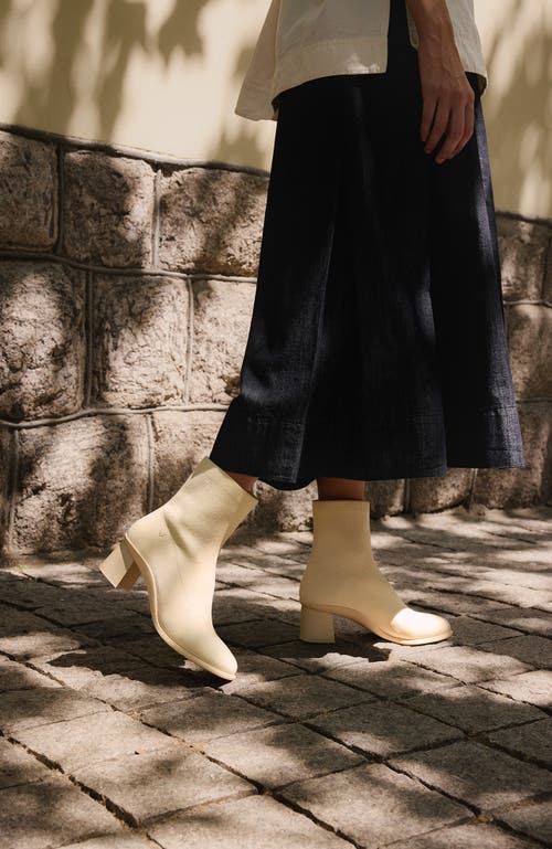 Vivaia Almond-toe Running Heel Boots In White