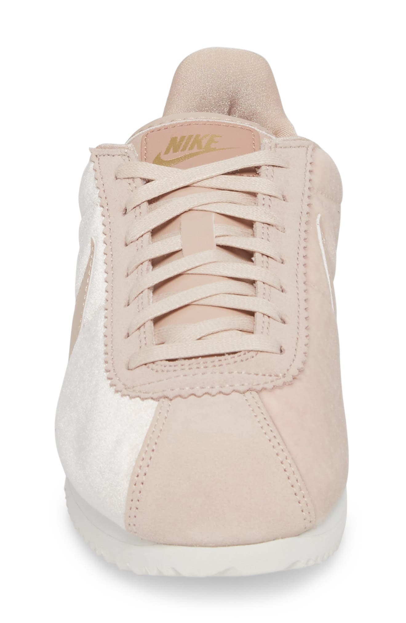 Classic Cortez SE Sneaker, Alternate, color, PARTICLE BEIGE/ PARTICLE BEIGE