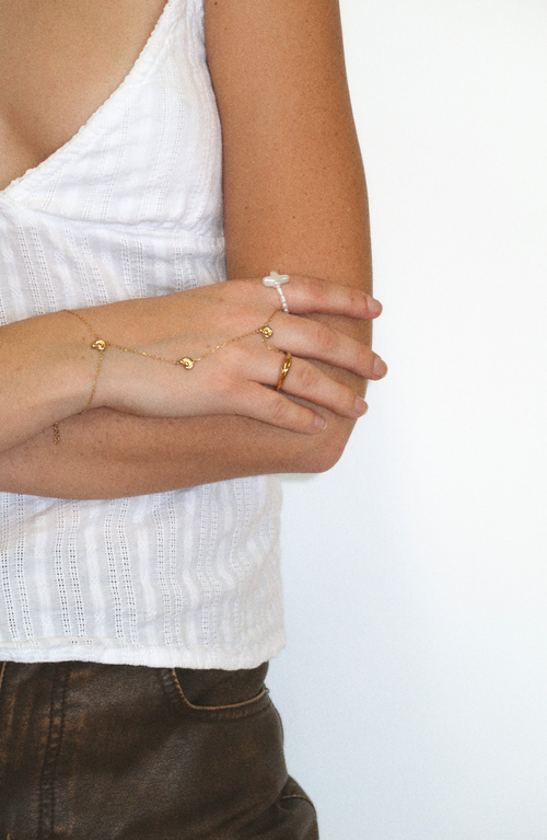 Joiana Jewelry Cove Hand Chain In Gold