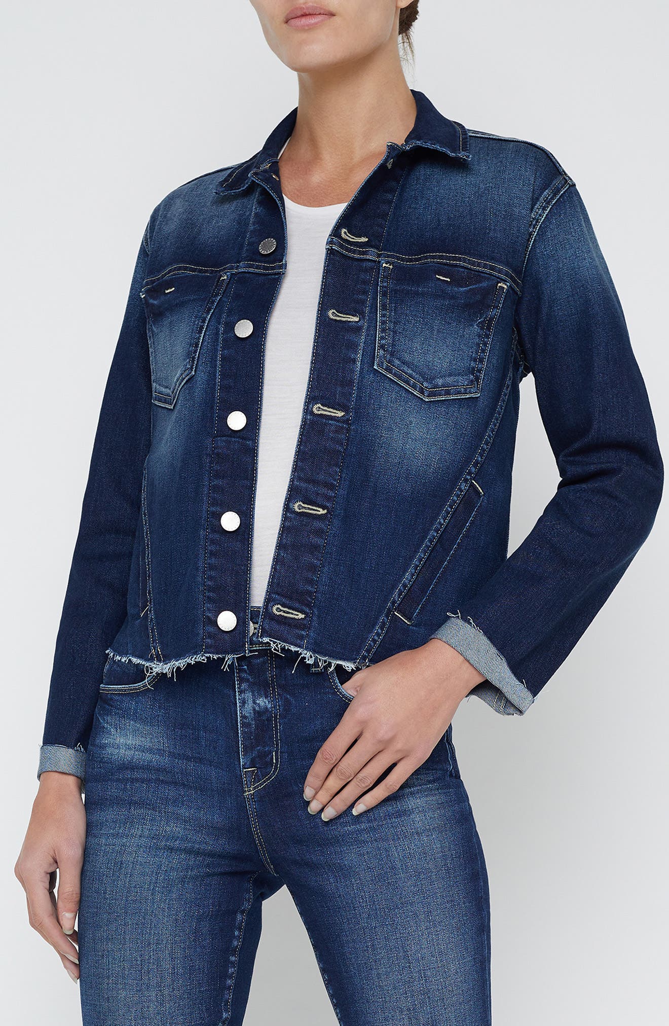 L'AGENCE Janelle Slim Fit Raw Hem Denim Trucker Jacket