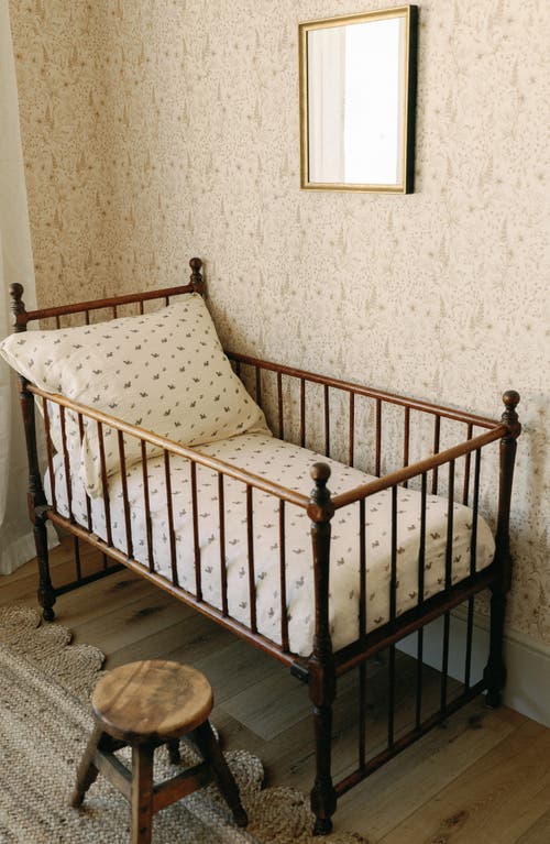Oilo Print Organic Cotton Crib Sheet In Eggshell