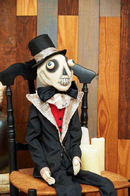 Gallerie Ii Bates Halloween Figure In Black