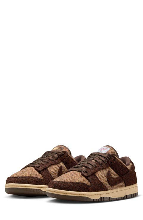 Dunk Low QS Basketball Sneaker (Women)