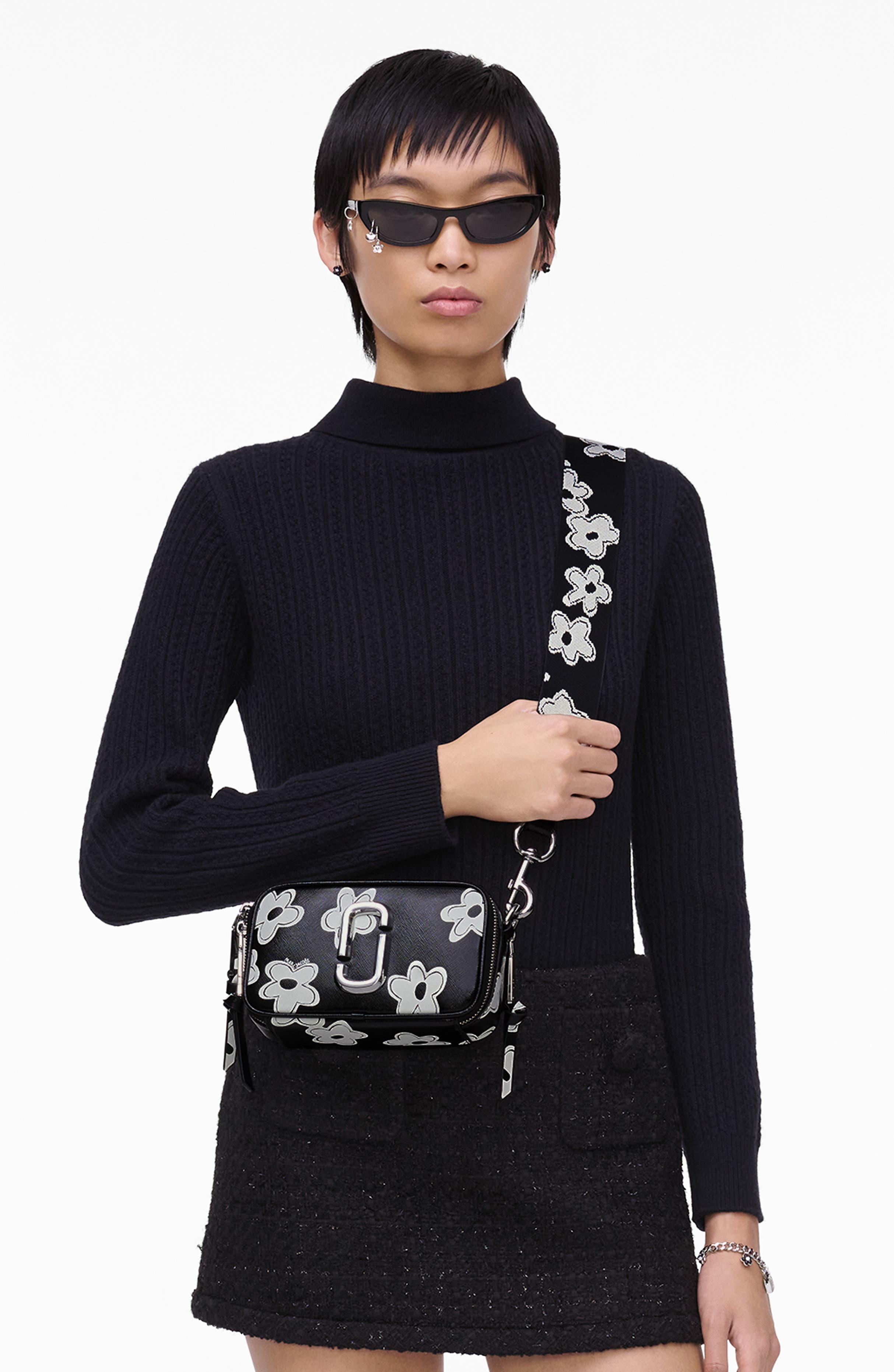 Marc Jacobs The Snapshot Daisy Leather Crossbody Bag, Alternate, color, 