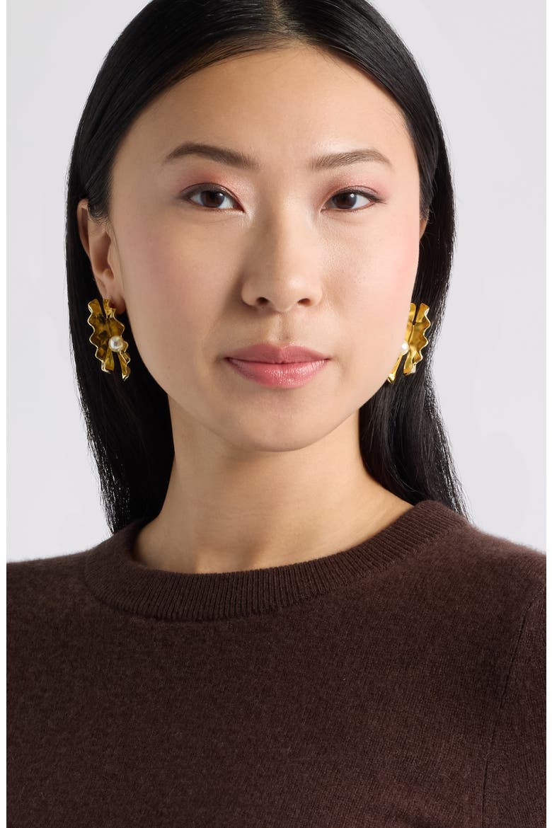 Fluted Faux Pearl Stud Earrings, Alternate, color, WHITE- GOLD
