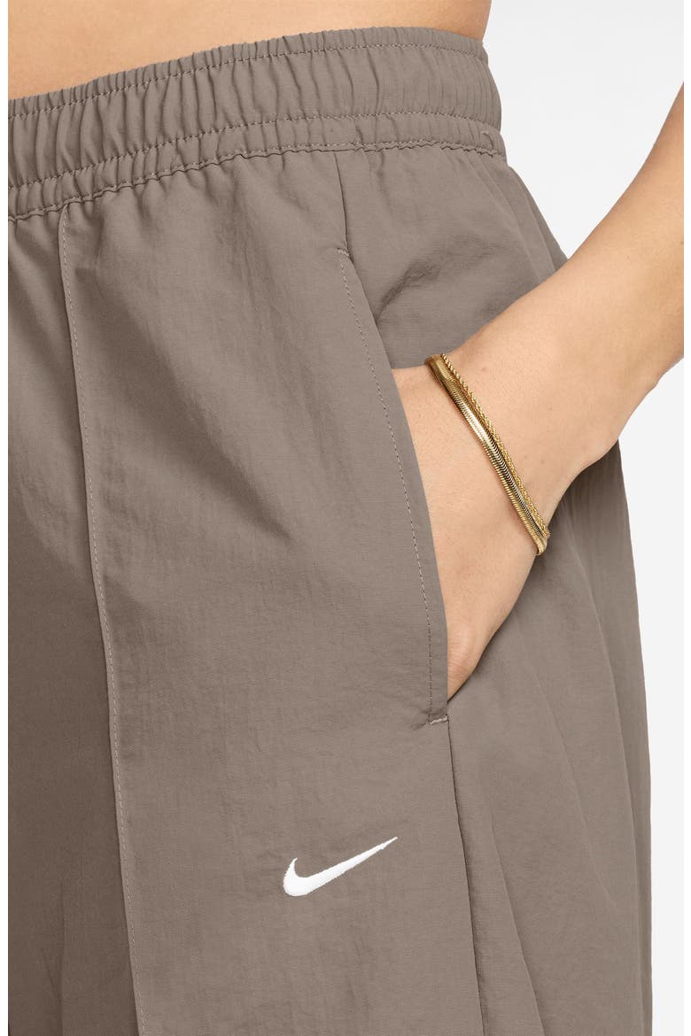 Sportswear Everything Wovens Mid-Rise Open-Hem Pants, Alternate, color, MINK BROWN/ WHITE