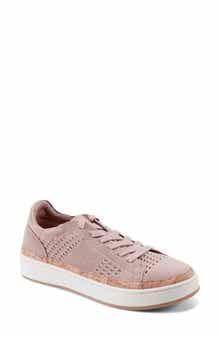 Knit Low Top Sneaker