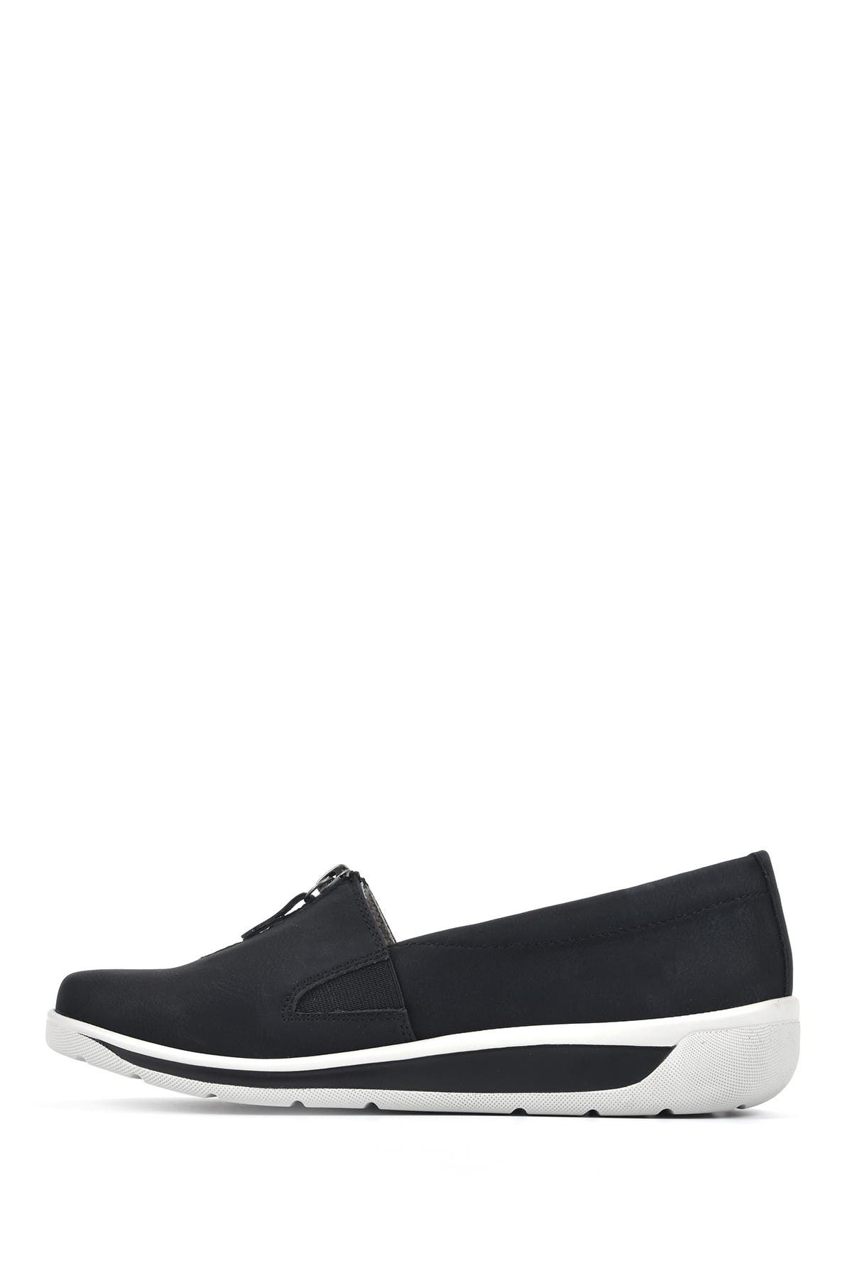CLIFFS BY WHITE MOUNTAIN Claudie Sneaker Flat, Alternate, color, 