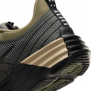 Lunar Roam Sneaker
