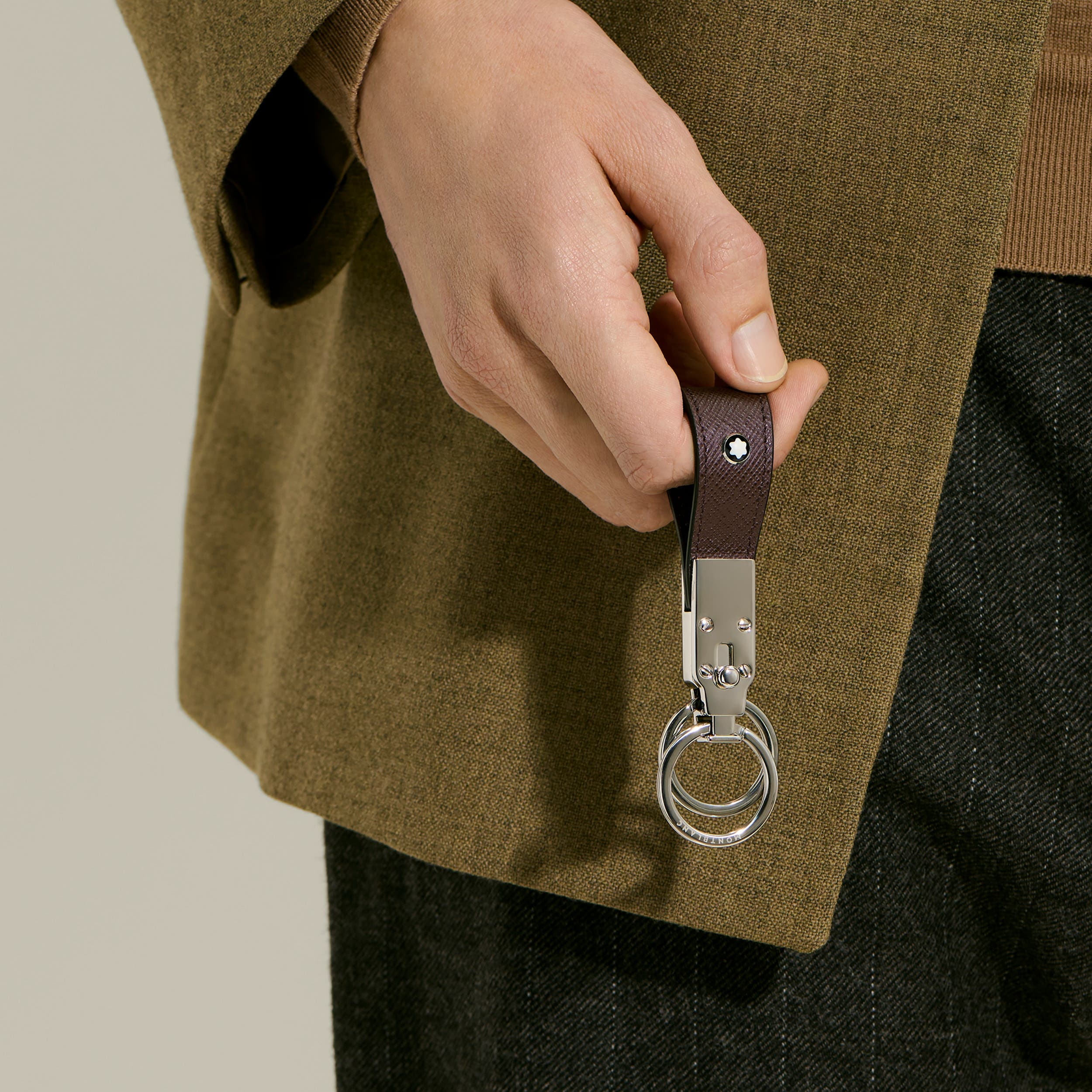 Sartorial Leather Loop Key Holder, Alternate, color, EBONY