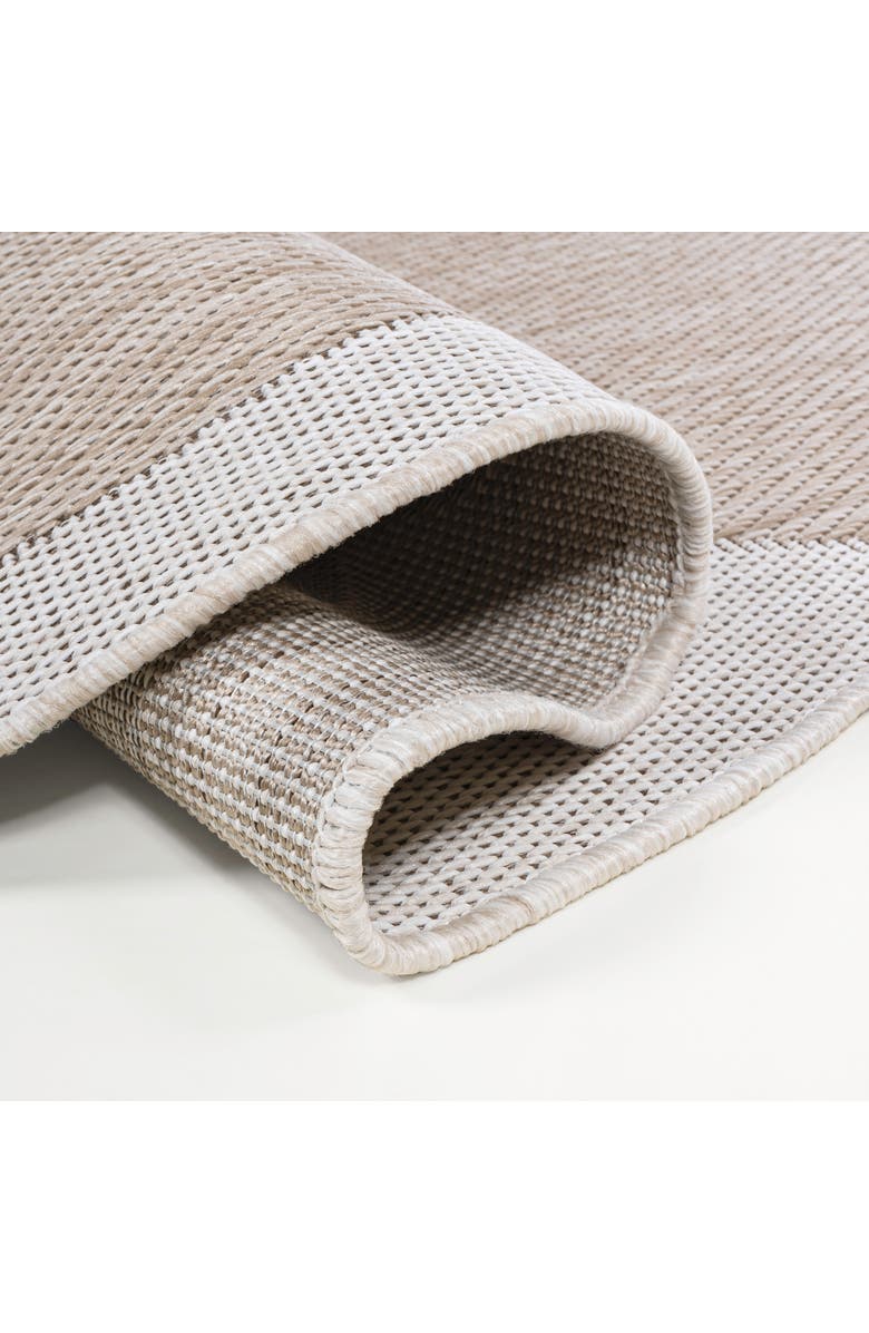 JONATHAN Y Alice Classic Cottage Two-Tone Scalloped Indoor/Outdoor Shaped Area Rug, Alternate, color, Beige/Cream