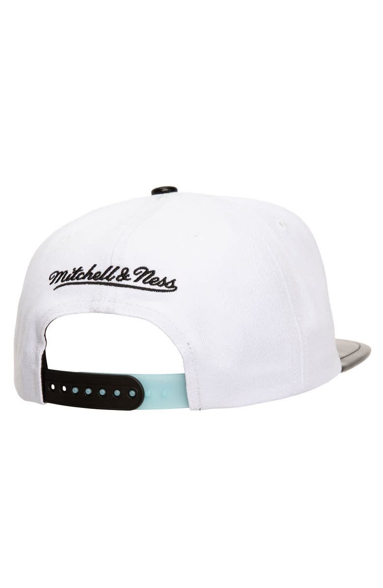 Mitchell & Ness Men's Mitchell & Ness White Chicago Bulls Day 11 Snapback Hat, Alternate, color, White
