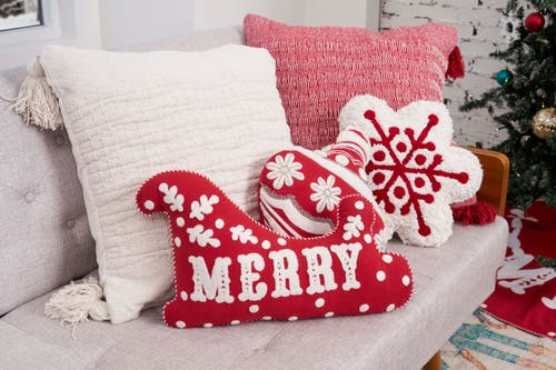 Carol & Frank Nordic Merry Tree Skirt In Red