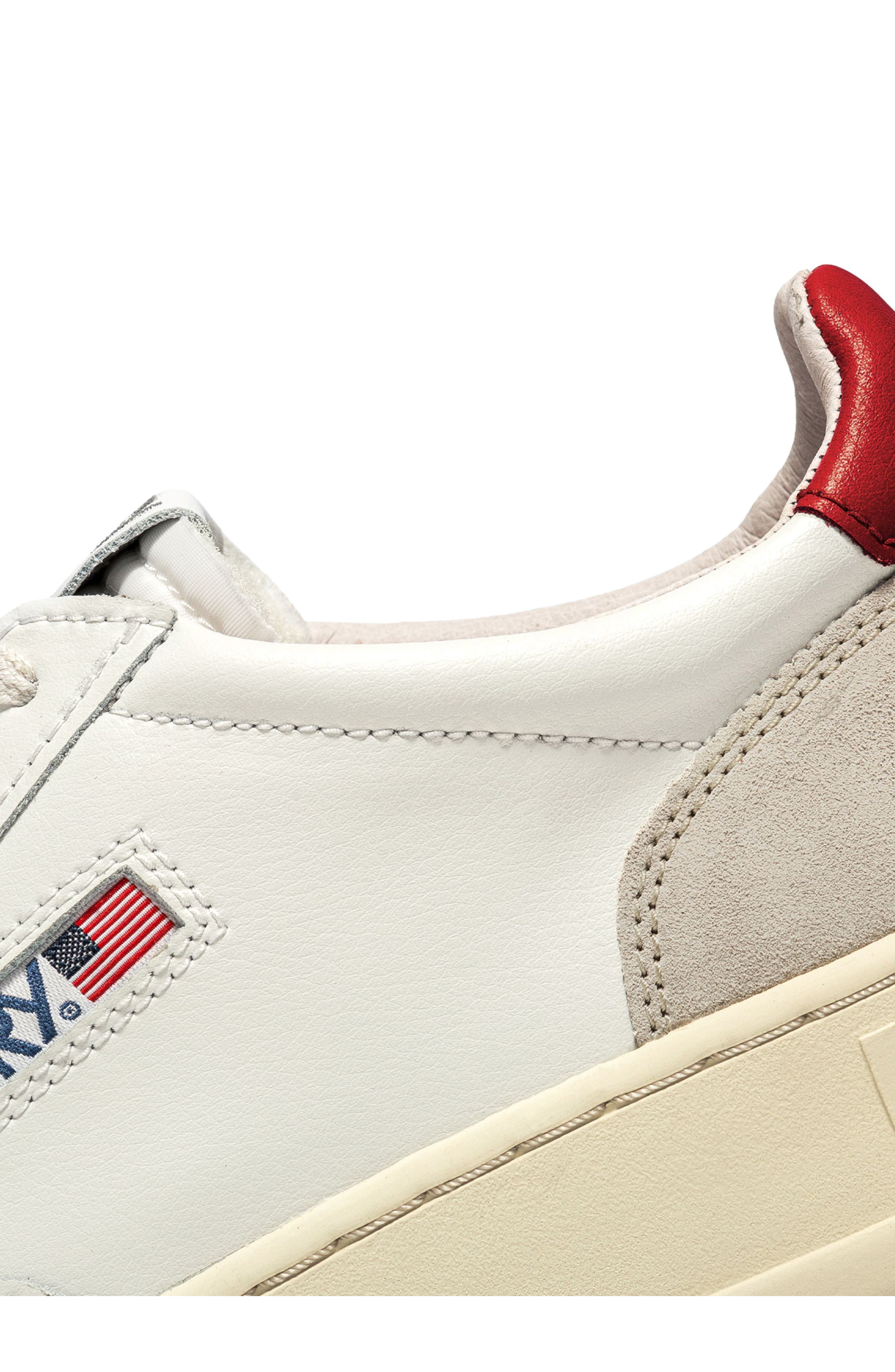 AUTRY Medalist Low Sneaker, Alternate, color, Red