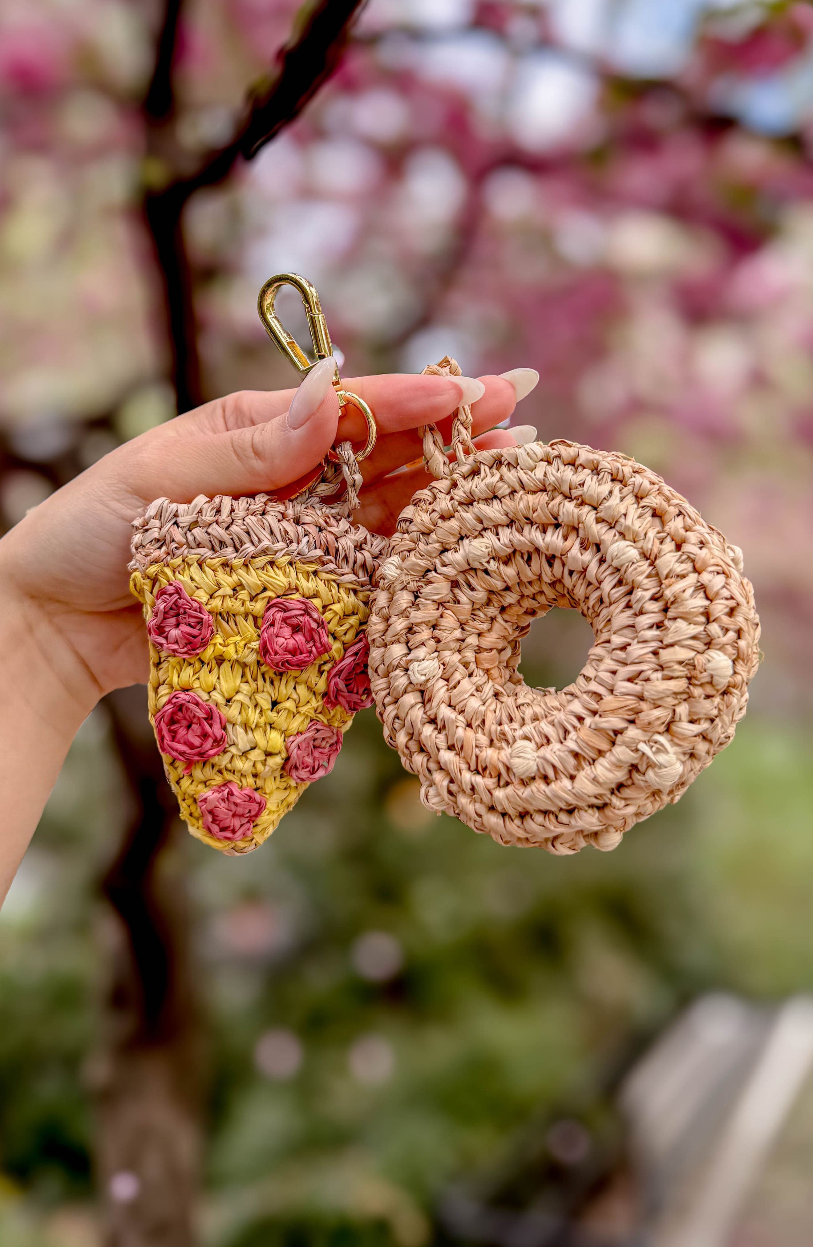 LIKHA NYC Bagel Raffia Bag Charm, Alternate, color, Light Brown
