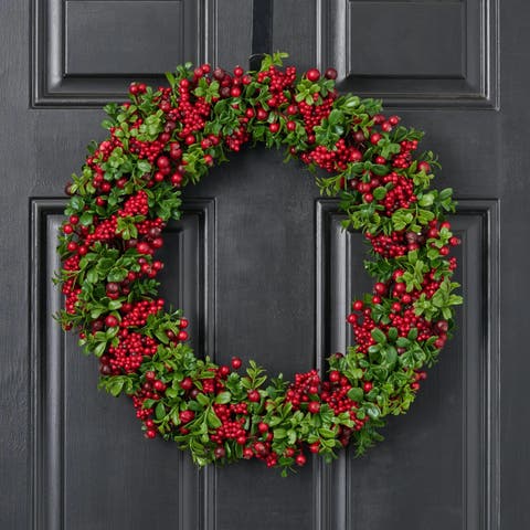 Green Boxwood & Mixed Red Berry Christmas Wreath 20"