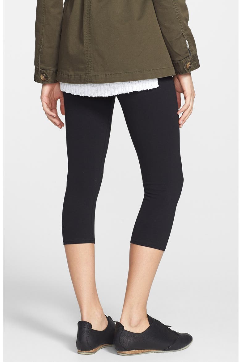 'Go To' Capri Leggings, Alternate, color, BLACK