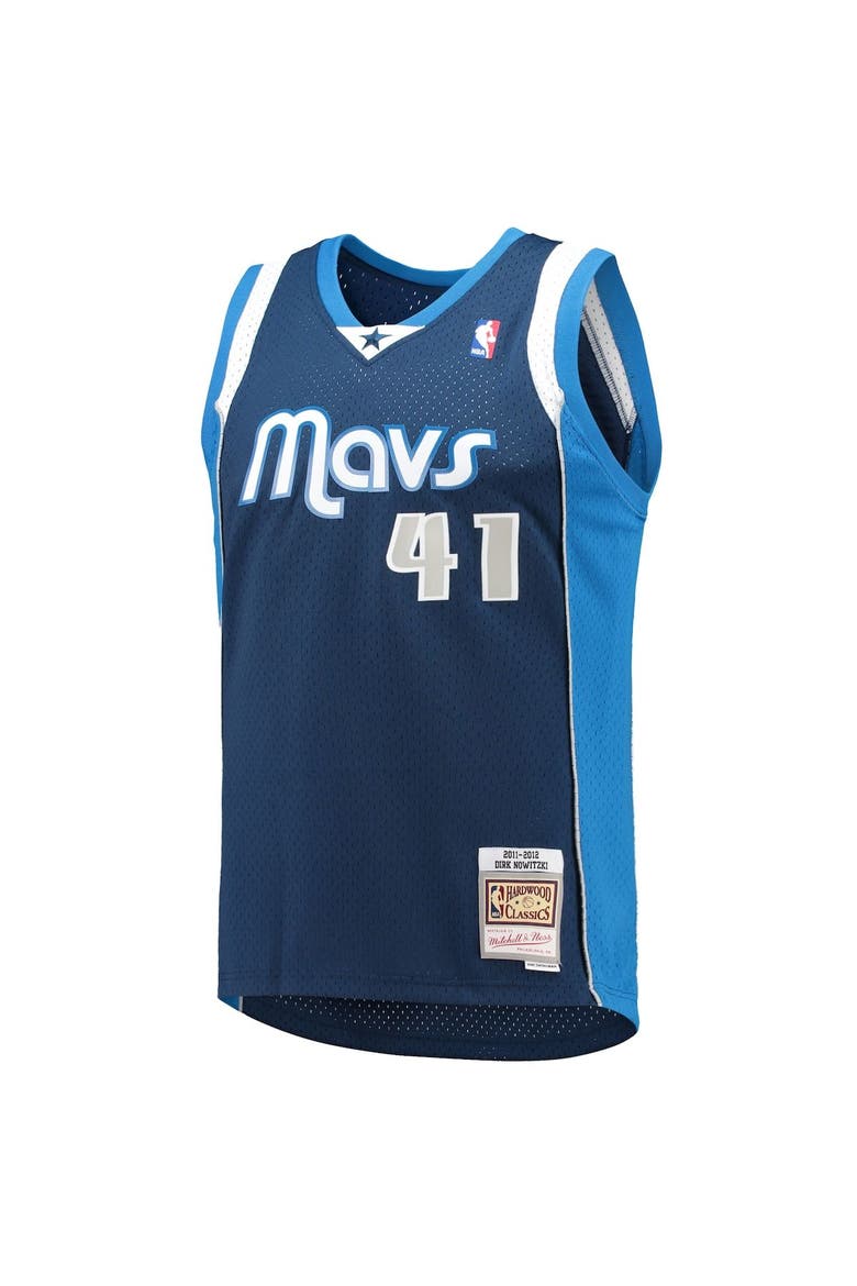 Men's Mitchell & Ness Dirk Nowitzki Navy Dallas Mavericks Hardwood Classics Swingman Jersey, Alternate, color, Navy