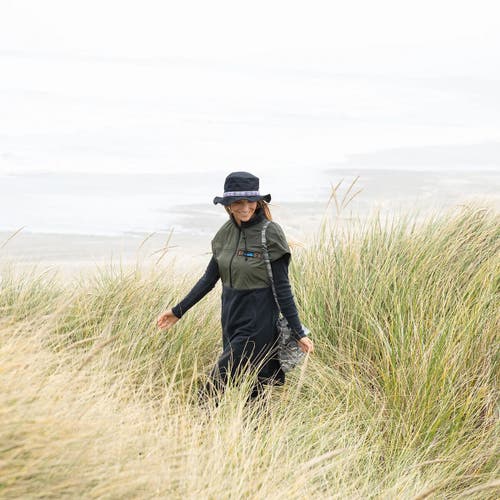Kavu Organic Strap Bucket Hat In Black