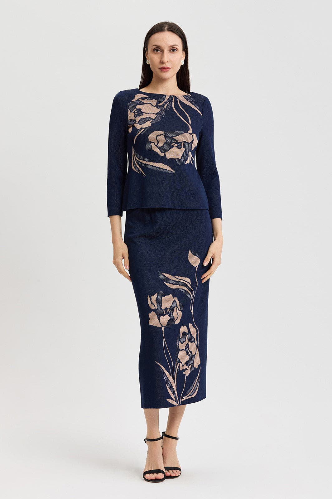 selected Indigo/Ivory/Warm Taupe