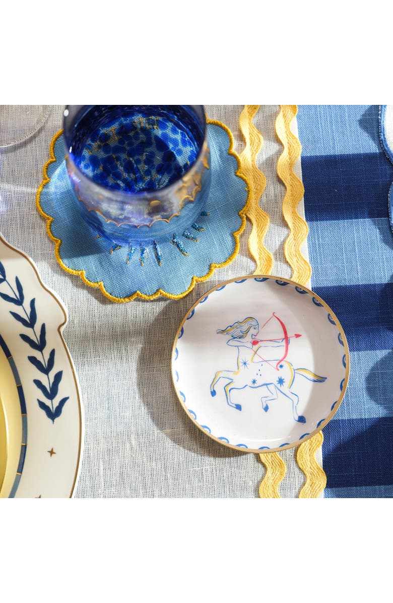 Zsa Zsa Zsu Agra Mythos Archer Patterned Round Metal Decorative Tray Set Of 4, Alternate, color, White