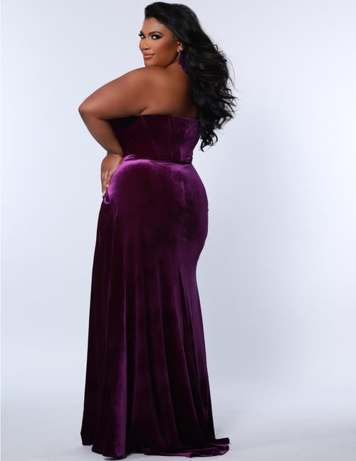 Sydney's Closet Velvet Strapless Sweetheart Plus Size Evening Gown In Purple