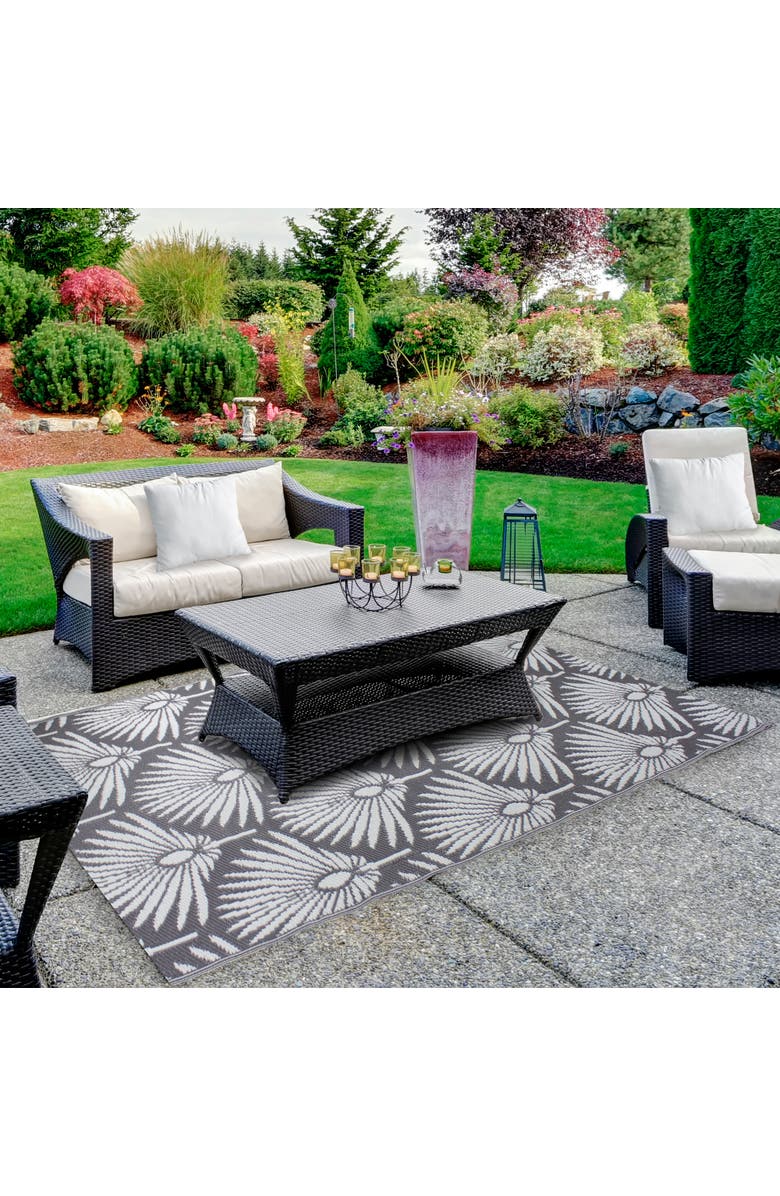 Northlight 4' x 6' Gray and White Fan Leaf Rectangular Outdoor Area Rug, Alternate, color, Gray