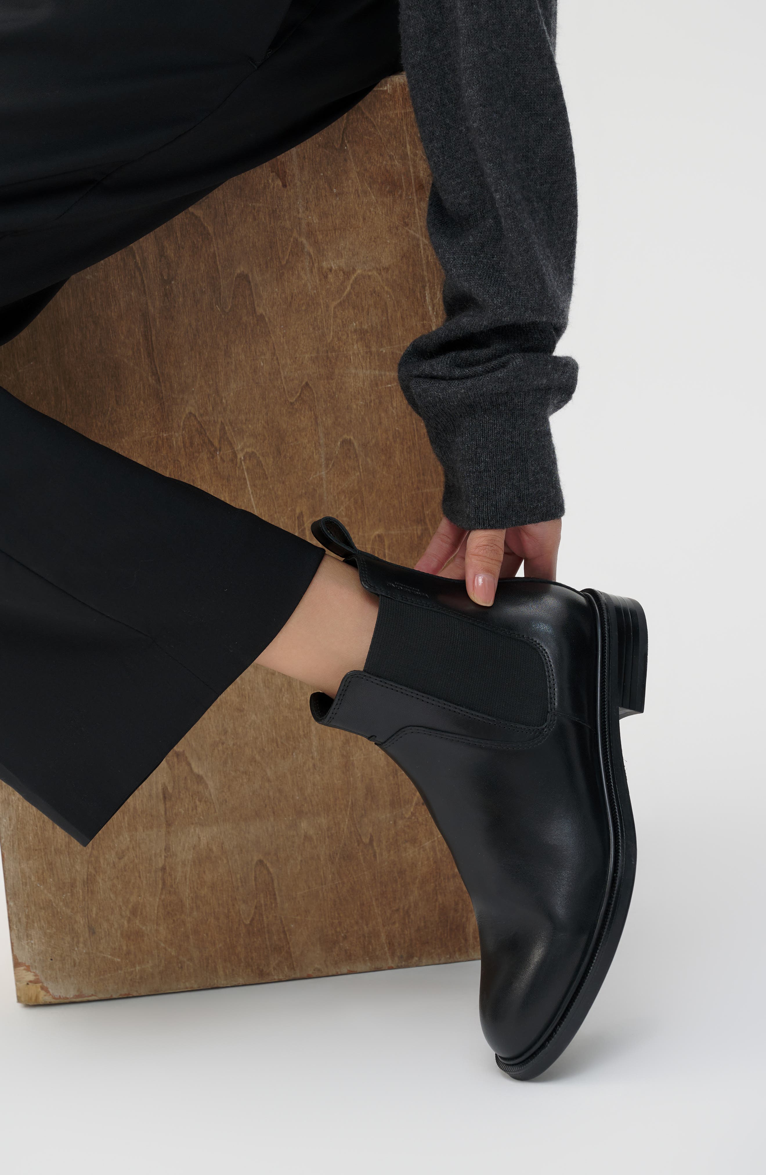 Vagabond Shoemakers Amina Chelsea Boot, Alternate, color, Black