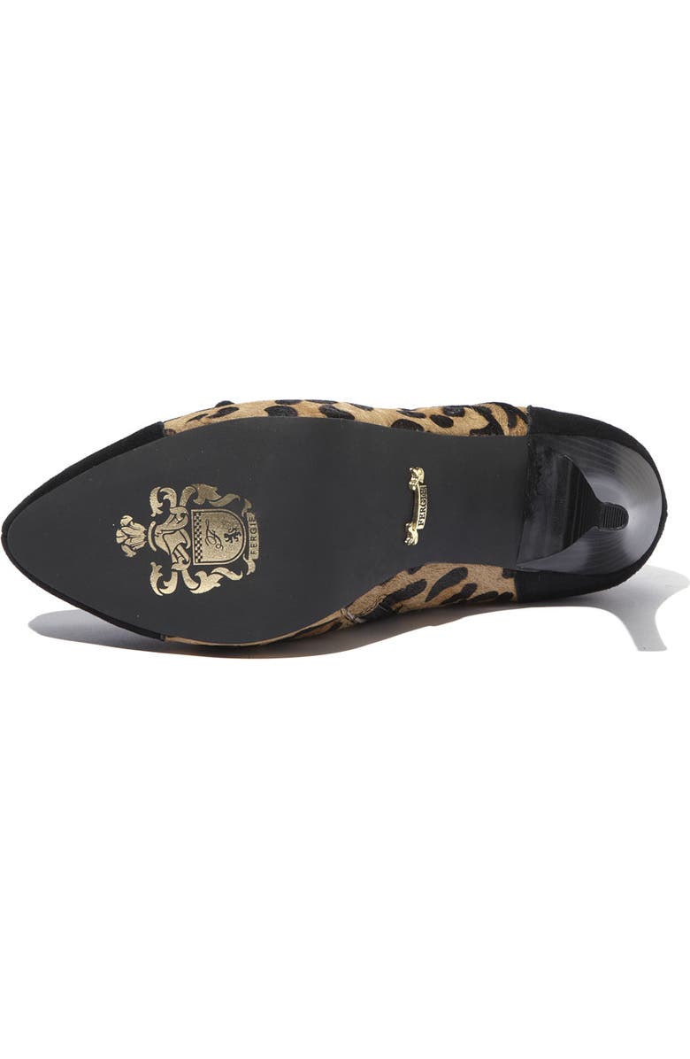 Fergie , Alternate, color,