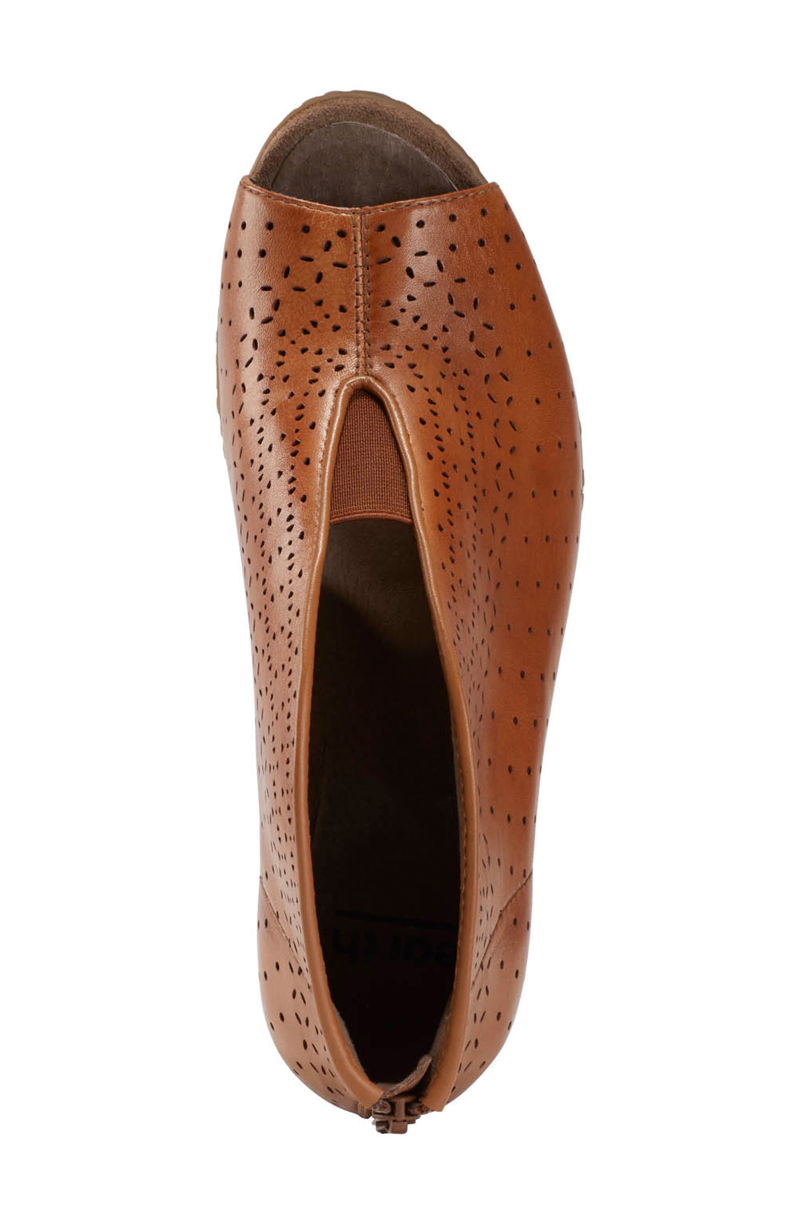 Calgery Quebec Sandal, Alternate, color, SAND BROWN NUBUCK LEATHER