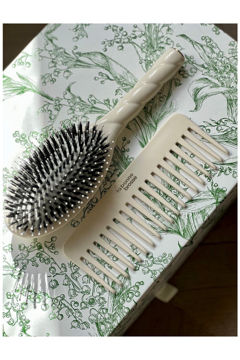 N.03 The Large Gentle Scalp Care Hairbrush, Alternate, color, CREAMY WHITE