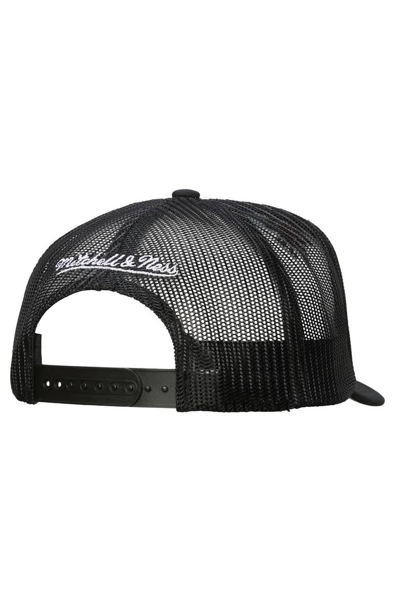 Mitchell & Ness Men's Mitchell & Ness White/Black Los Angeles Kings Gridlock Trucker Adjustable Hat, Alternate, color, White