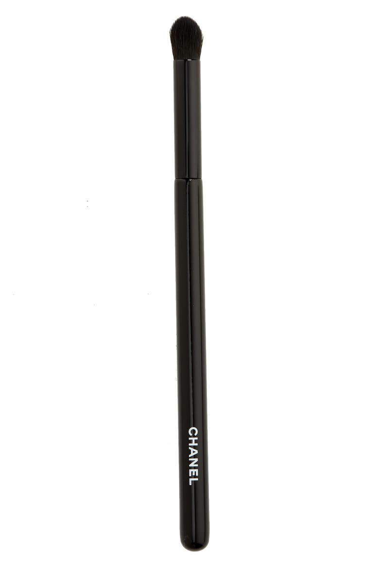 LES PINCEAUX DE CHANEL Rounded Eyeshadow Brush N°204, Main, color, NO COLOR
