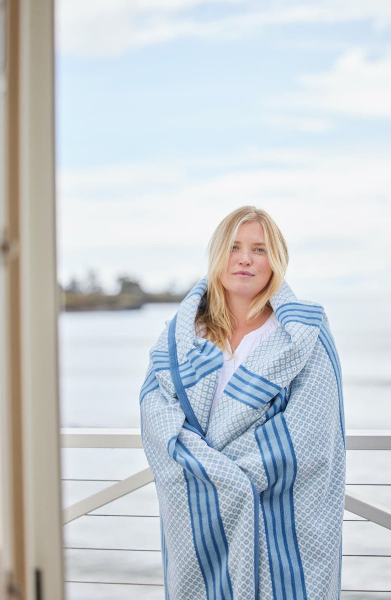 ChappyWrap Captain's Classic Fog Throw Blanket, Alternate, color, Blue