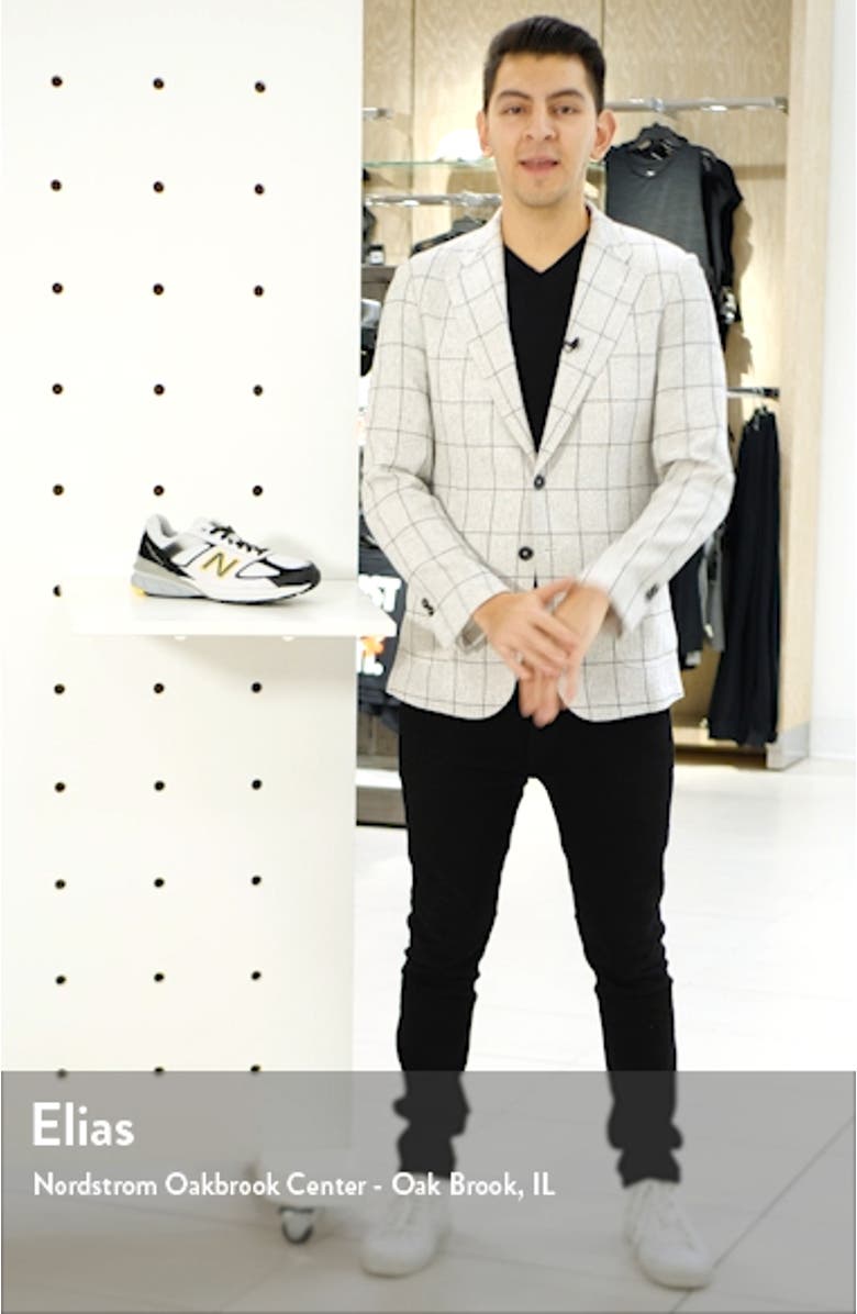 990v5 Made in US Running Shoe, sales video thumbnail