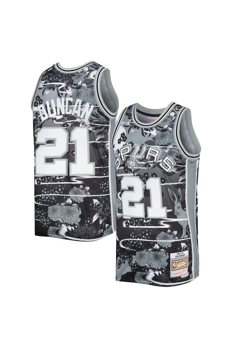 Men's Mitchell & Ness Tim Duncan Silver San Antonio Spurs 1998/99 Hardwood Classics Lunar New Year Swingman Jersey, Alternate, color, Silver