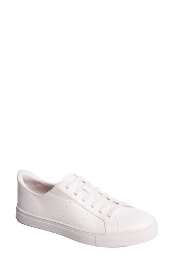 MARC JOSEPH NEW YORK MARC JOSEPH NEW YORK GENEVA HANDS-FREE SNEAKER