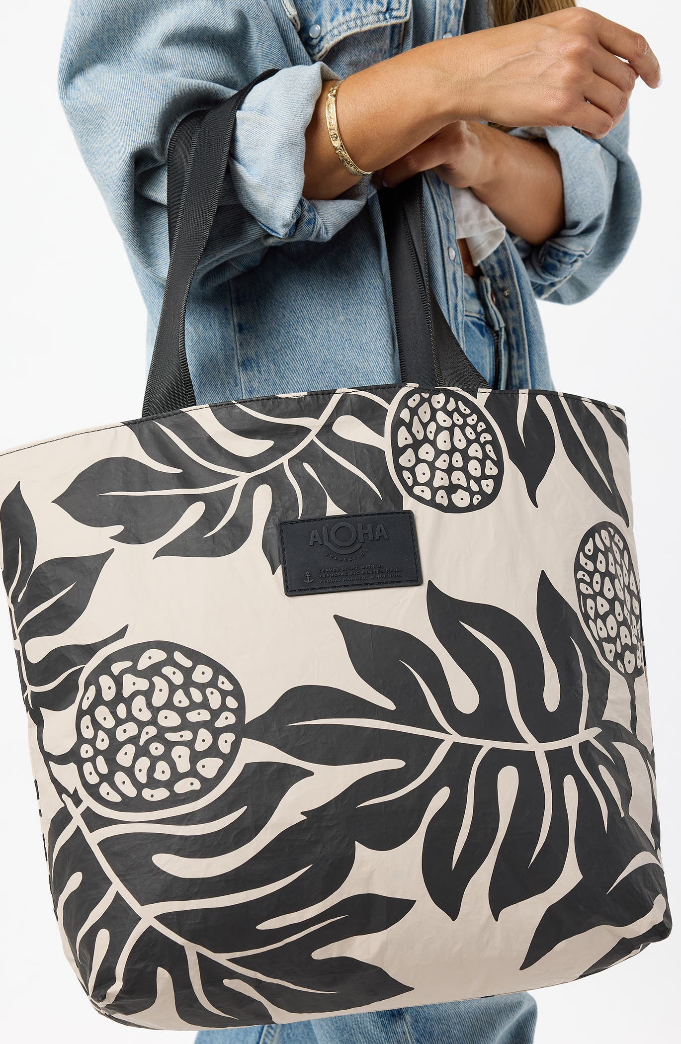 Aloha Collection Day Tripper Holomua Water Resistant Tyvek<sup
®</sup
 Tote, Alternate, color, Black/ Sandstone