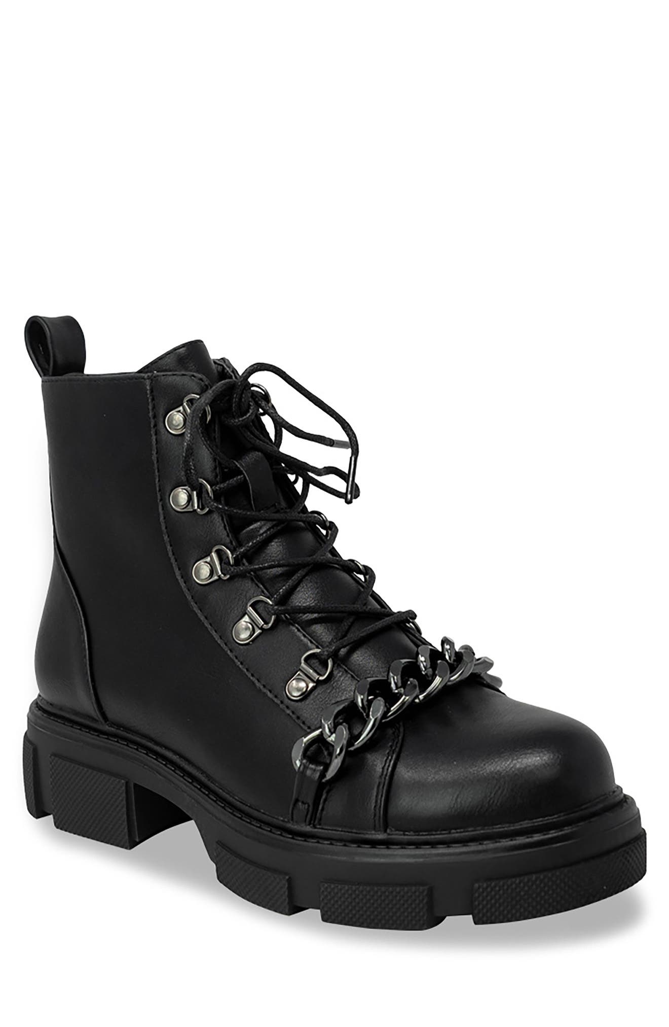 CHASE AND CHLOE ́ Curb Chain Trimmed Lug Sole Boot