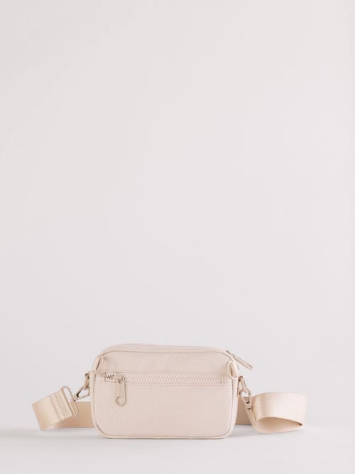 Augustnoa Fanny Pack Crossbody Bag In Cream