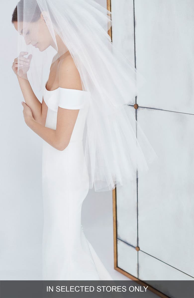 Carolina Herrera Gwen Tiered Fingertip Veil, Main, color, 