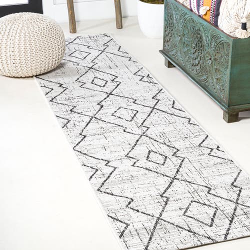 Jonathan Y Carwa Diamond Trellis Indoor/outdoor Area Rug In Ivory/black