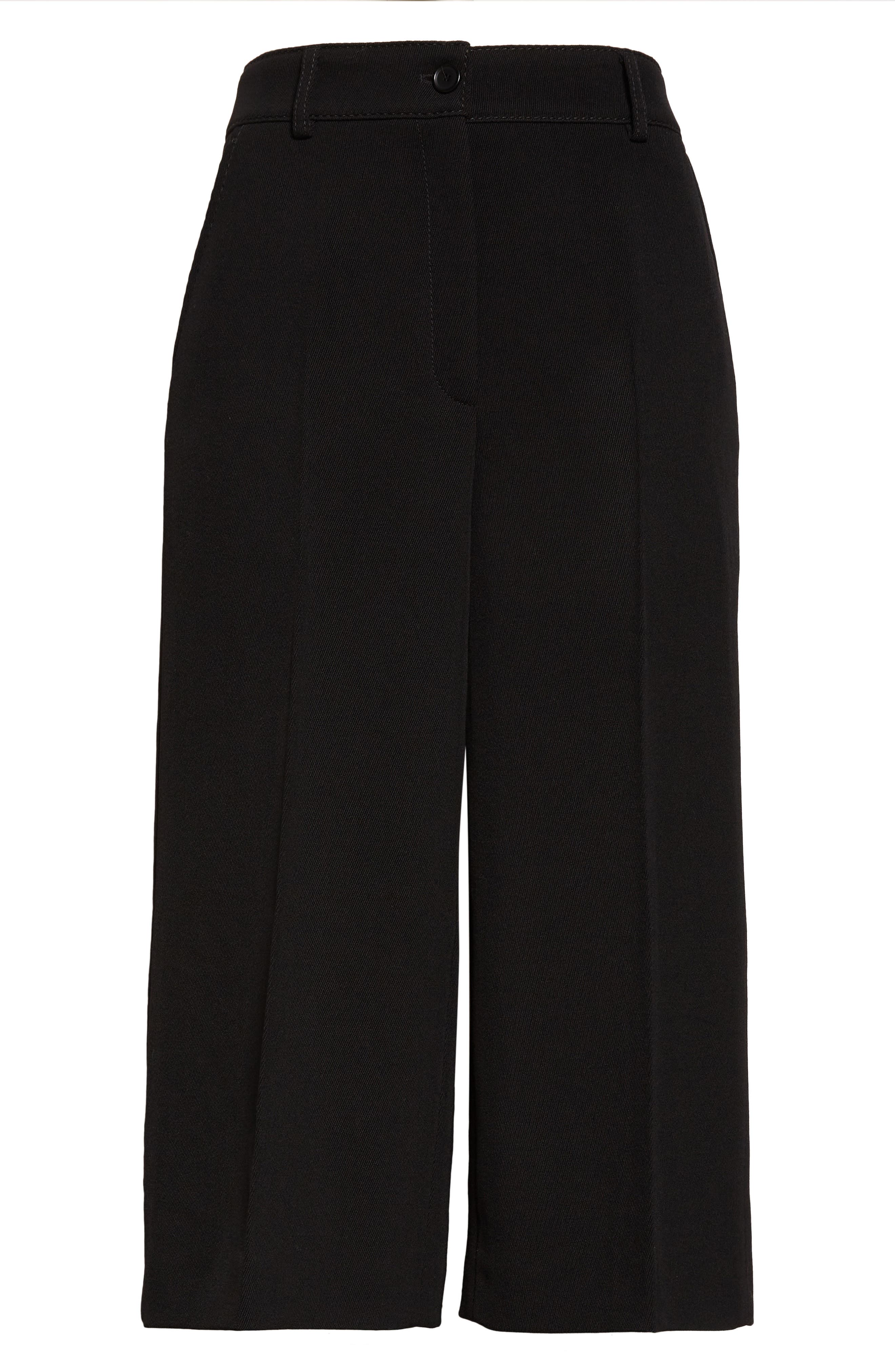 Akris Punto Chiana Tailored Knee-length Shorts In Black