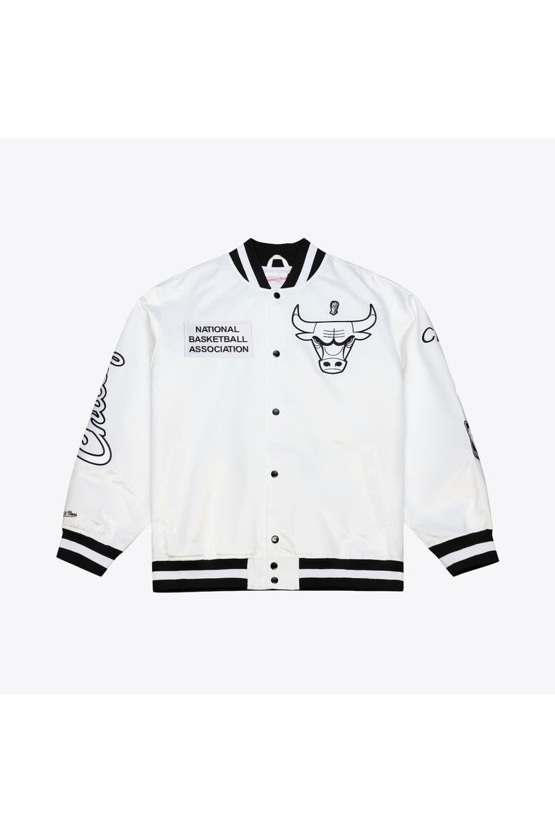 Men's Mitchell & Ness  White Chicago Bulls Arctic Lightweight Full-Snap Satin Jacket, Main, color, White