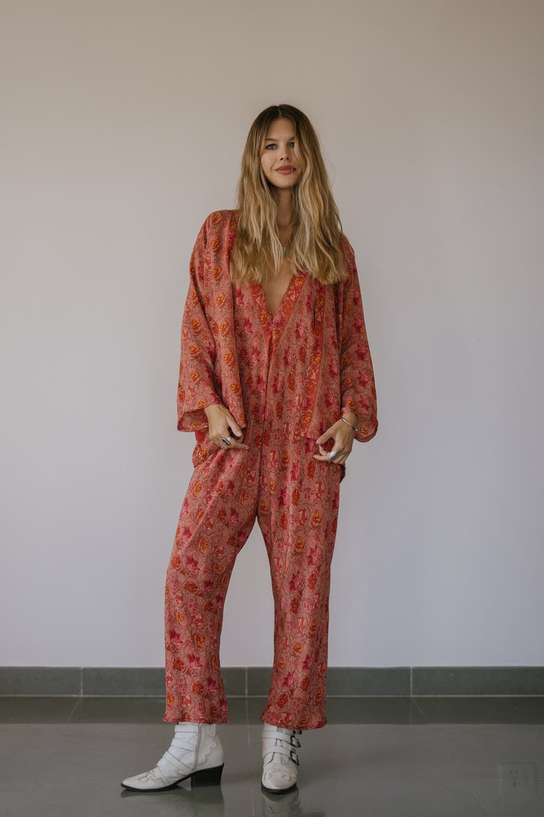 The Set Foxy, Alternate, color, Rose Floral
